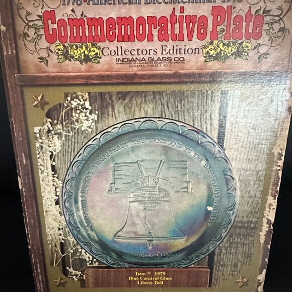 Carnival Glass American Bicentennial (1776-1976) 8" Bluish Decorative Plate Box - Picture 3 of 3